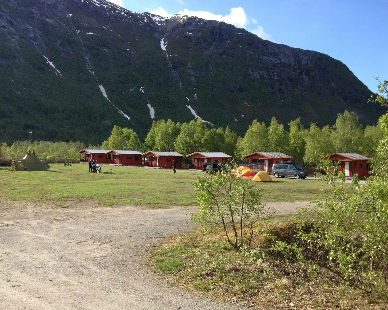 Nigardsbreen Camping — campingplass med fjell i bakgrunn